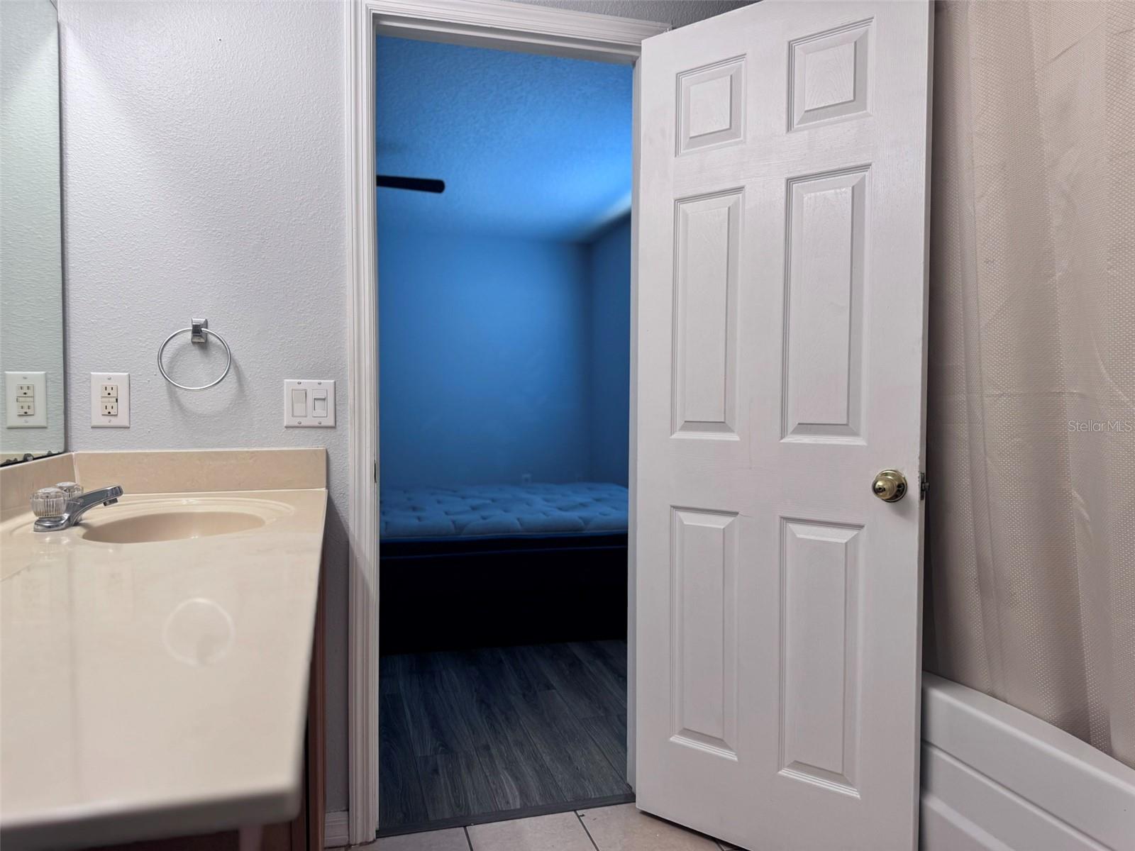 FOUR CORNERS PH 02 - Residential Lease