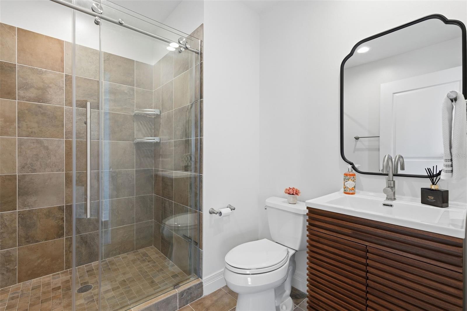 TOWERS OF CHANNELSIDE CONDOMINIUM - Residential Lease
