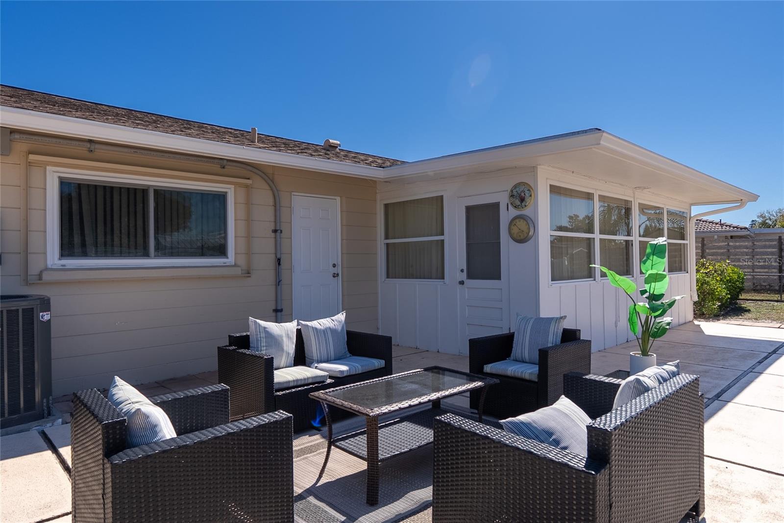 SOUTH GATE - Residential