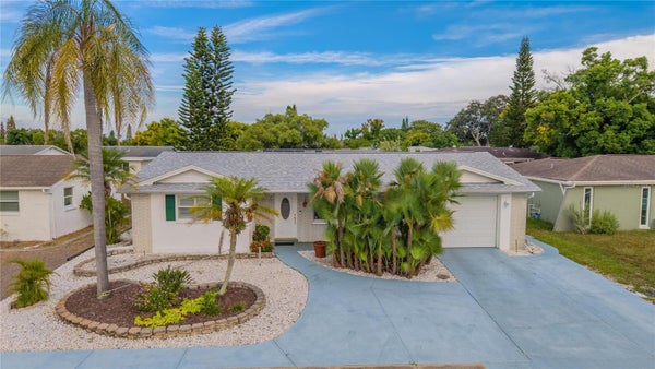 9024 LIDO LN, PORT RICHEY, FL 34668 - Image d82290bbafd9231cd63ad0e6d2a276dc/1001834397