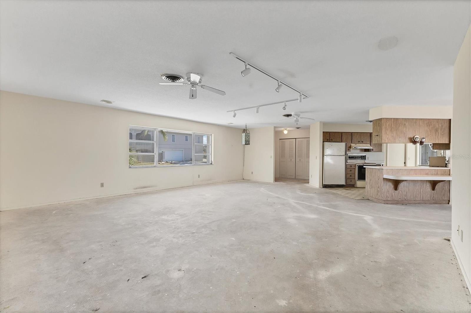 NOKOMIS GARDENS - Residential