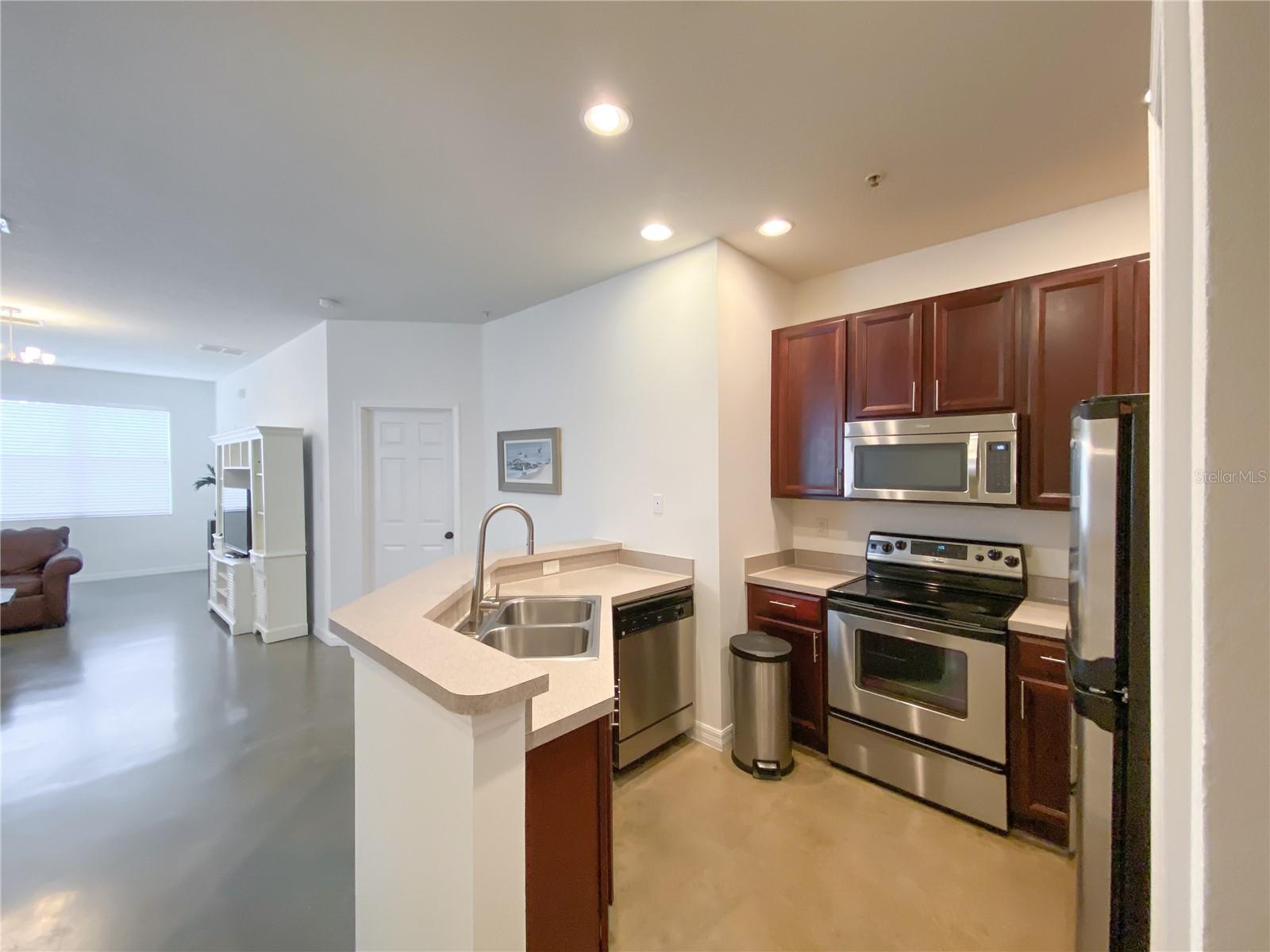 3401 PARKRIDGE CIRCLE 20-201