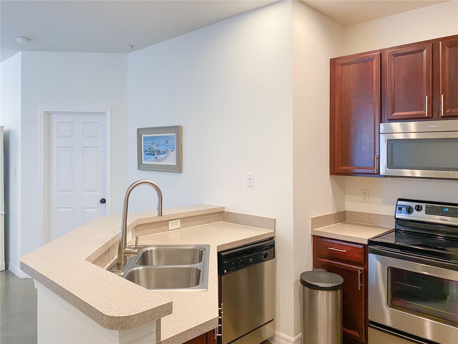 3401 PARKRIDGE CIRCLE 20-201