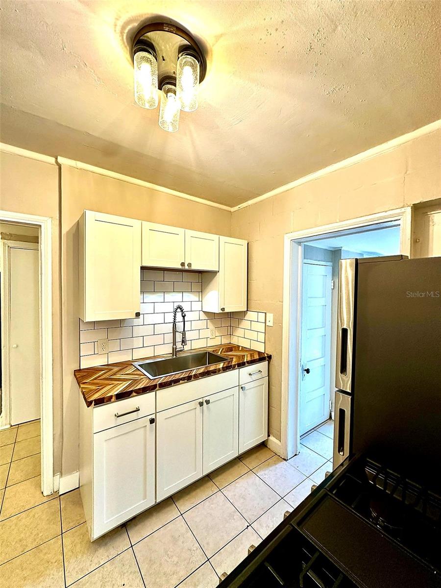 DOIG & ROBERTSONS ADDN-W R THOMAS - Residential