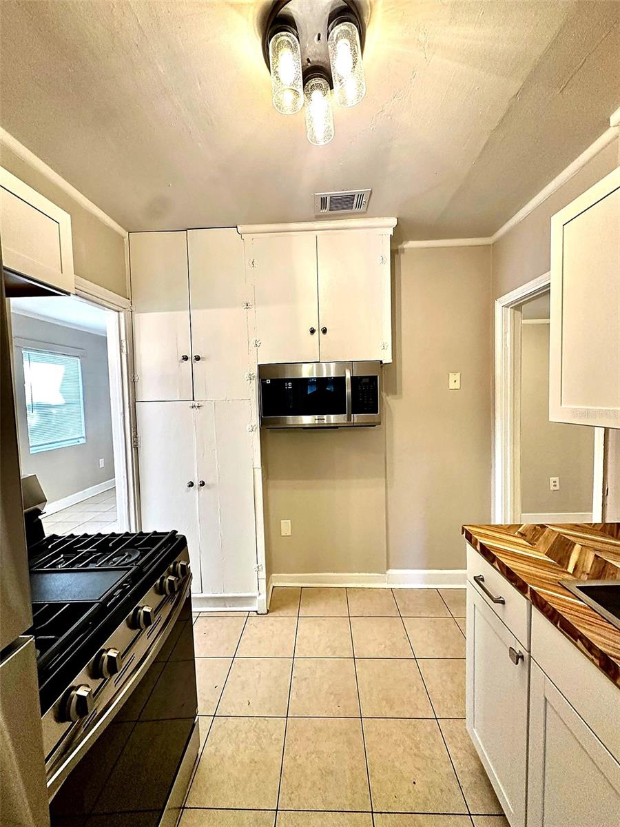 DOIG & ROBERTSONS ADDN-W R THOMAS - Residential