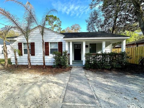 Photo of 1030 NE 1st Avenue, Gainesville, FL 32601 (MLS # GC538237)
