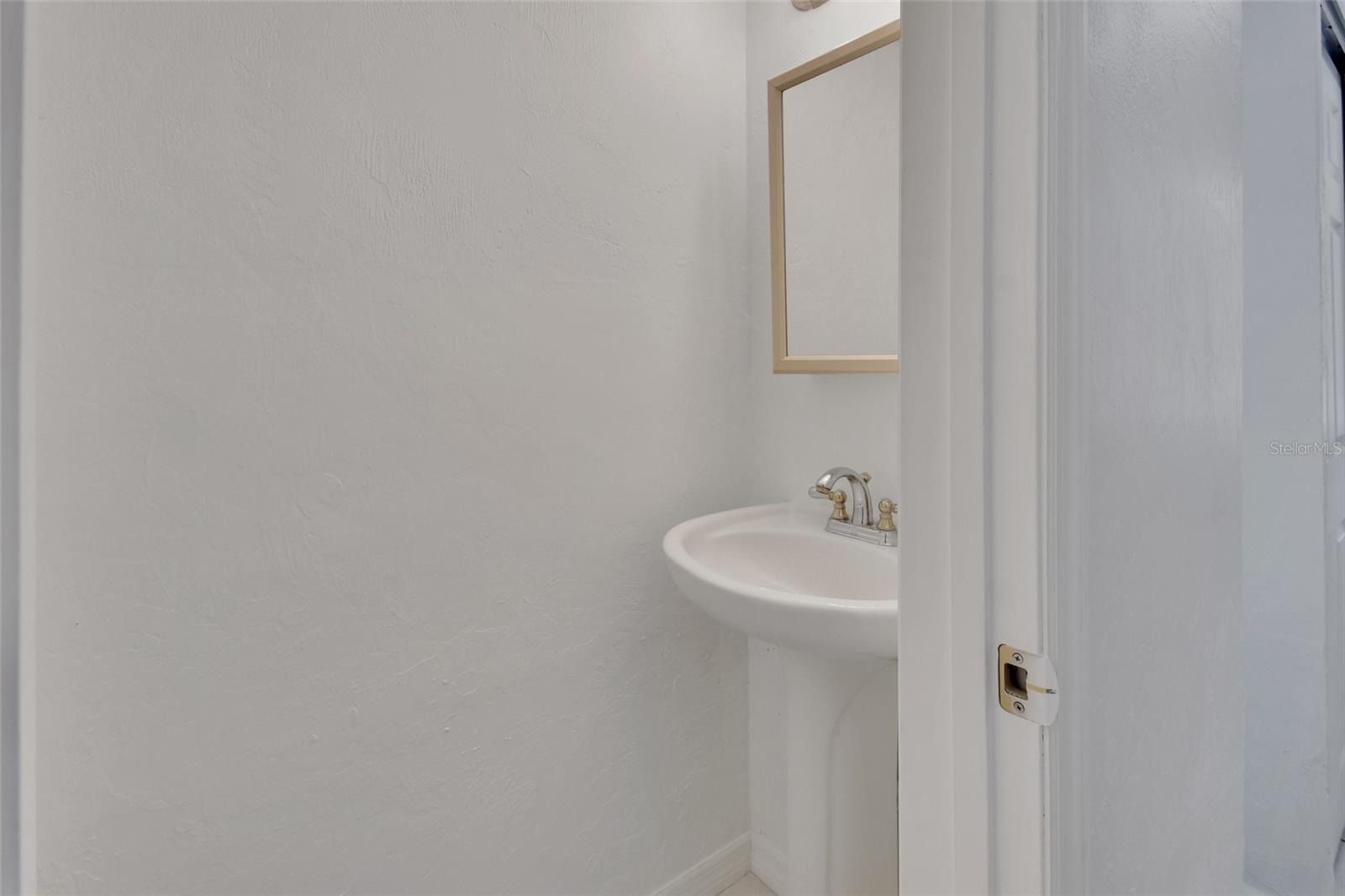 COLONIAL TOWNHSES CONDO PH 1 - Residential