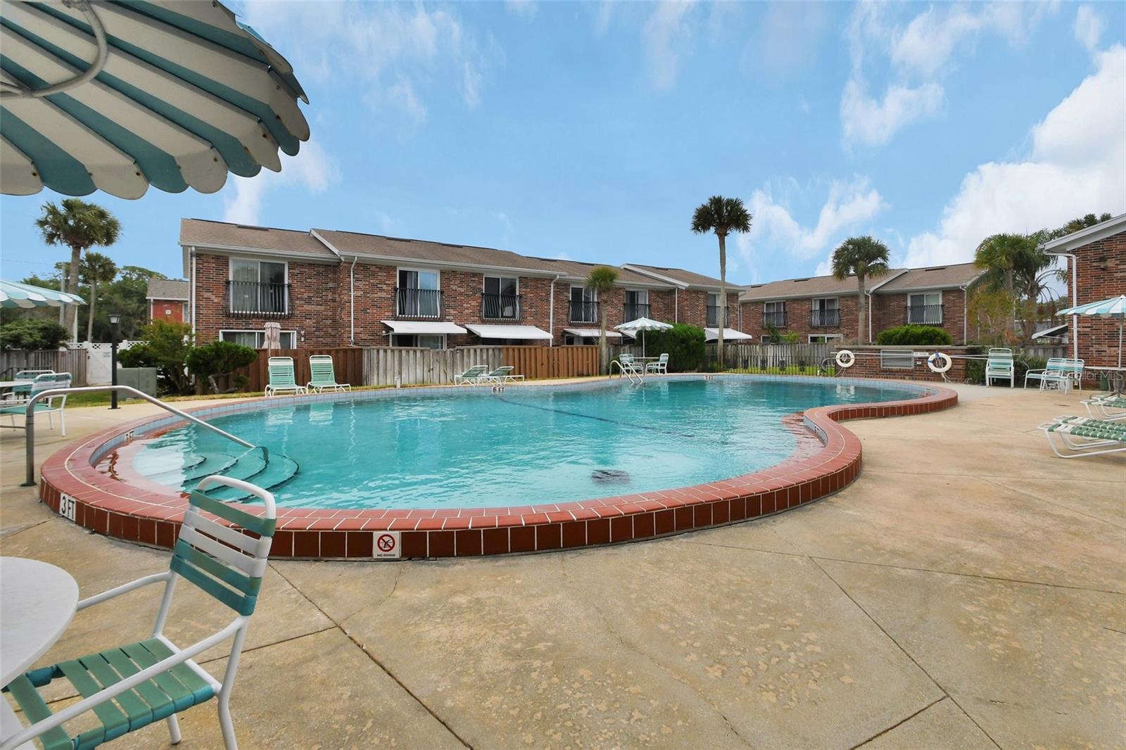 COLONIAL TOWNHSES CONDO PH 1 - Residential