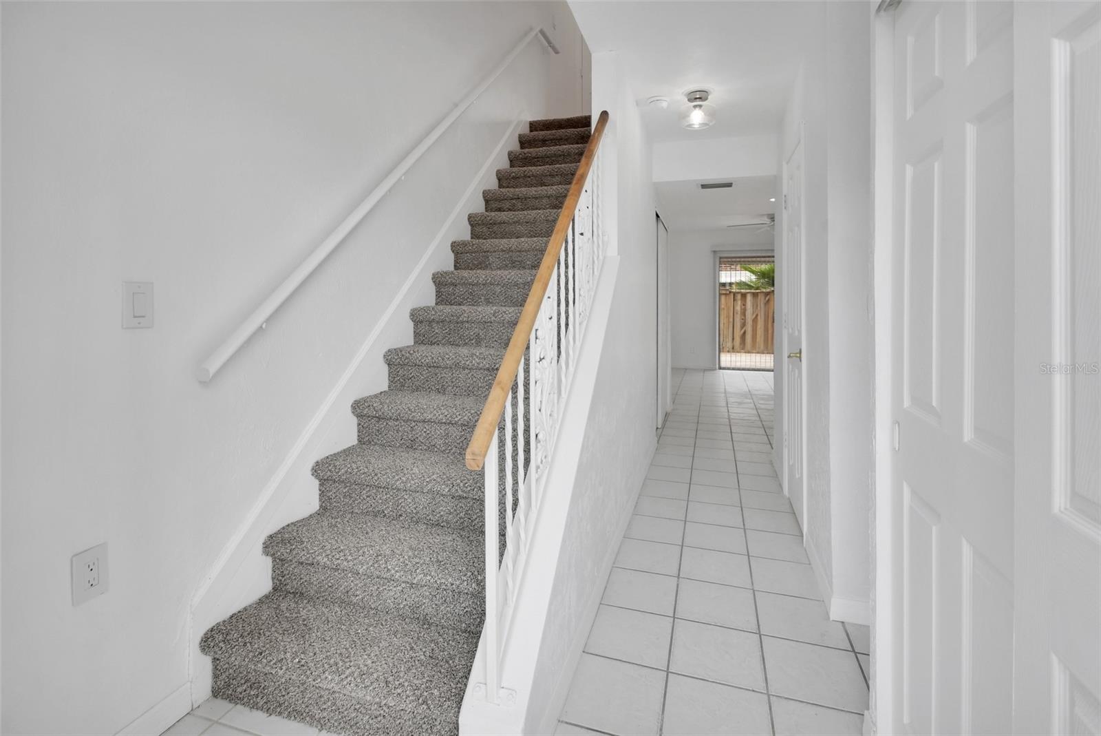 COLONIAL TOWNHSES CONDO PH 1 - Residential