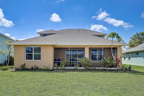 A home in PALMETTO