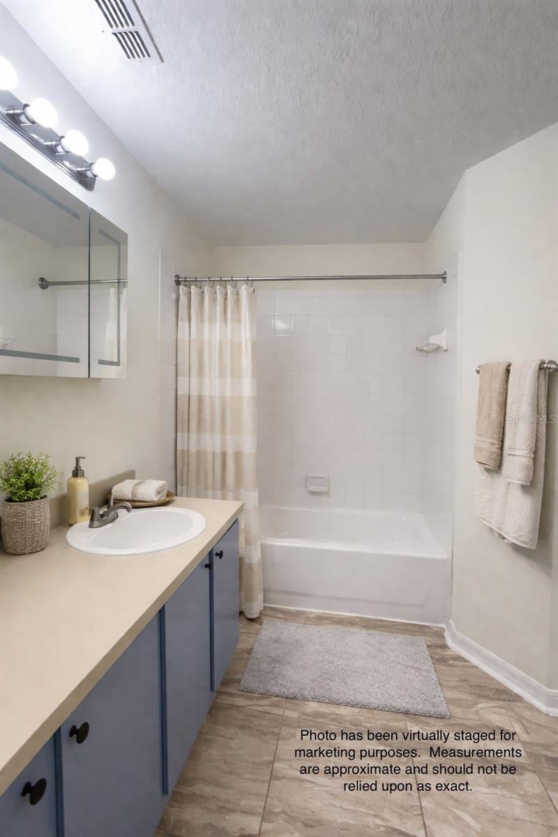 WELLINGTON PH 02 - Residential Lease