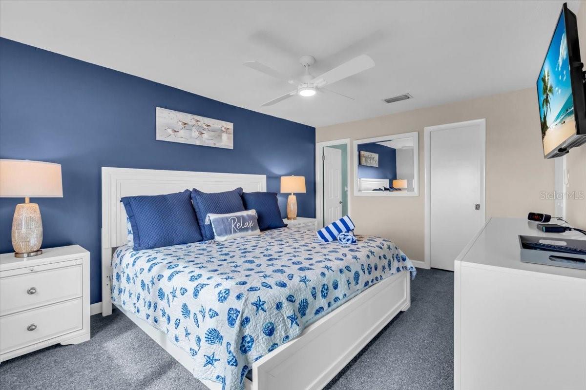 CRESCENT ROYALE - Residential