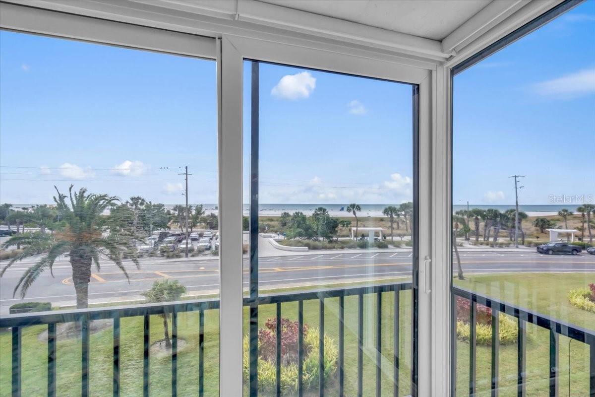 CRESCENT ROYALE - Residential