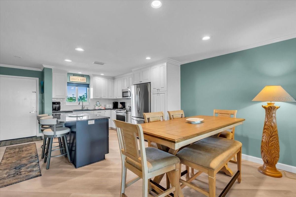 CRESCENT ROYALE - Residential