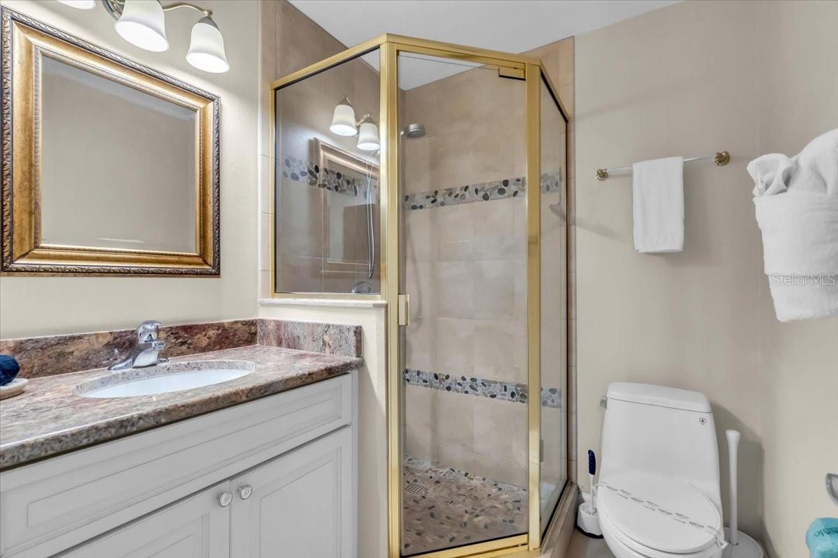 CRESCENT ROYALE - Residential