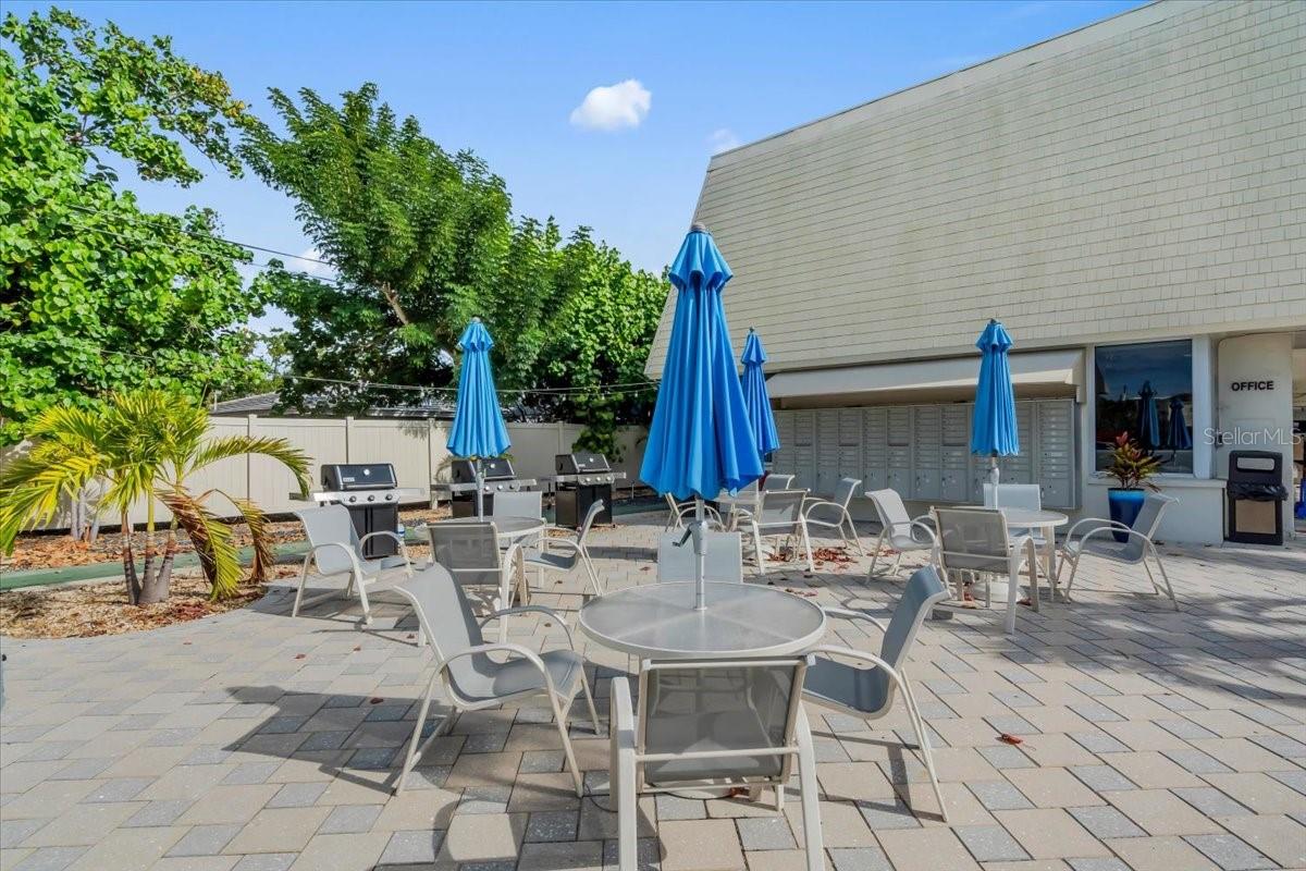 CRESCENT ROYALE - Residential