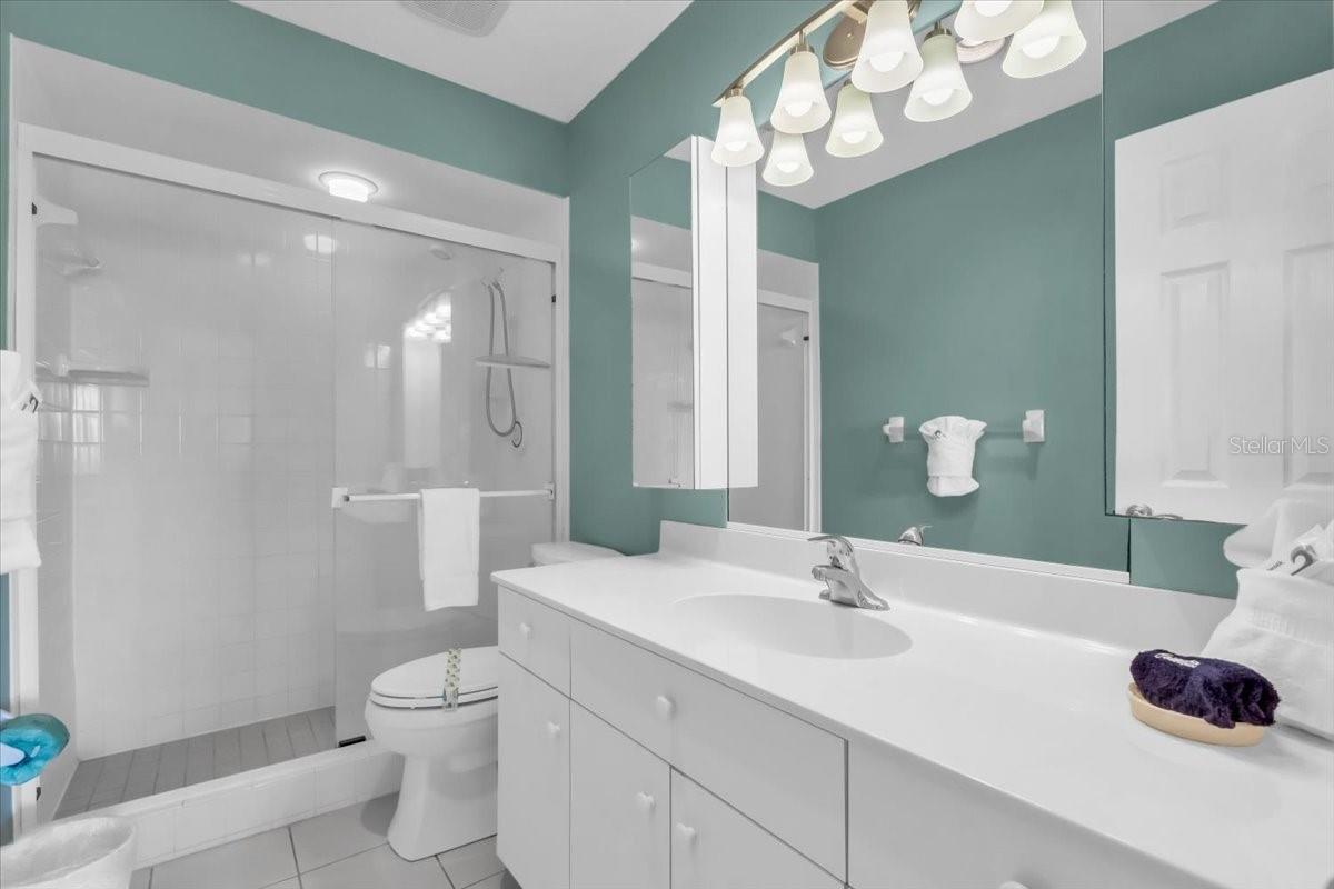 CRESCENT ROYALE - Residential