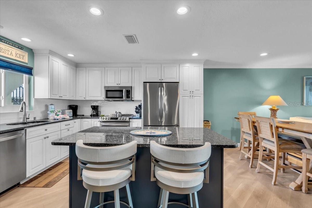 CRESCENT ROYALE - Residential