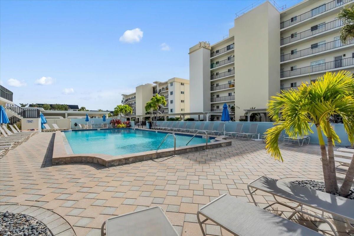 CRESCENT ROYALE - Residential