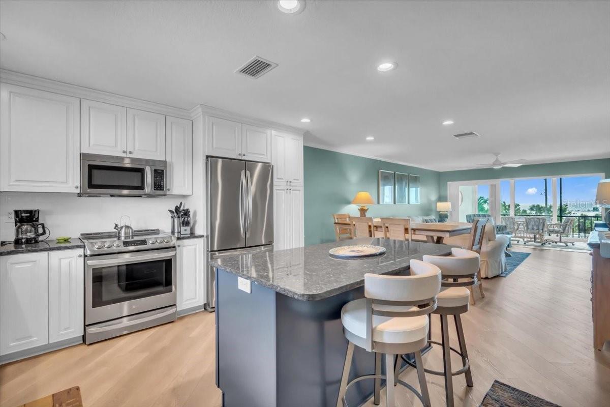 CRESCENT ROYALE - Residential