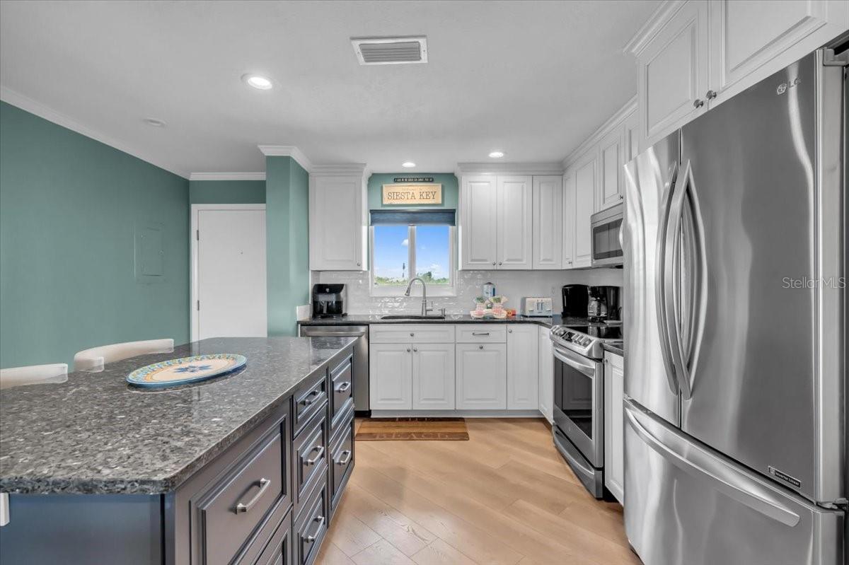 CRESCENT ROYALE - Residential