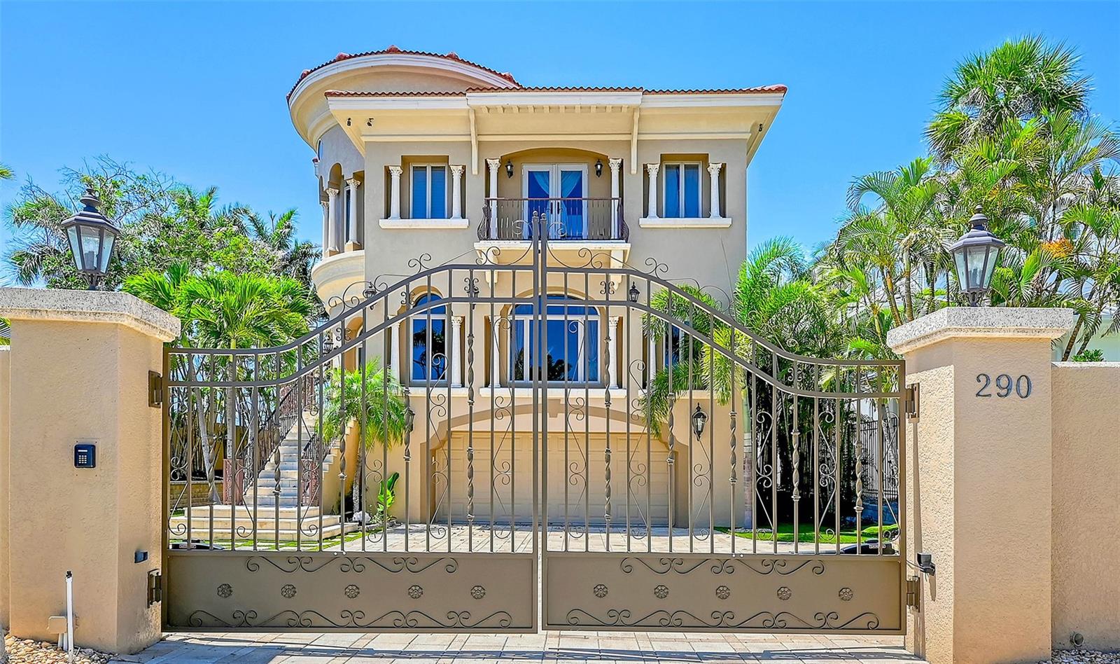 290 N WASHINGTON DRIVE
