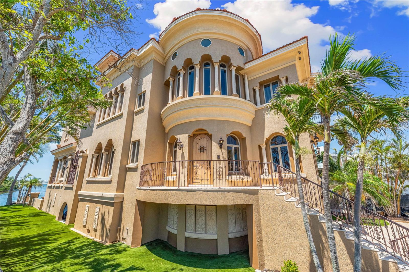 290 N WASHINGTON DRIVE