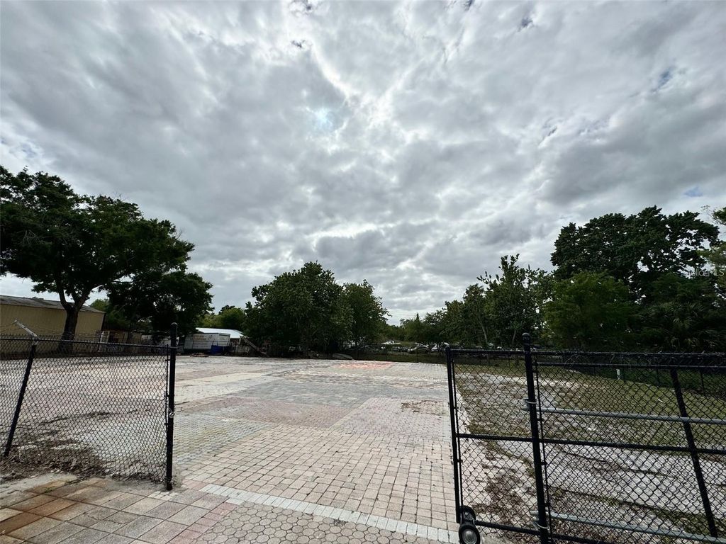 Photo of 580 Fairvilla Road, Orlando, FL 32808 (MLS # O6397209)