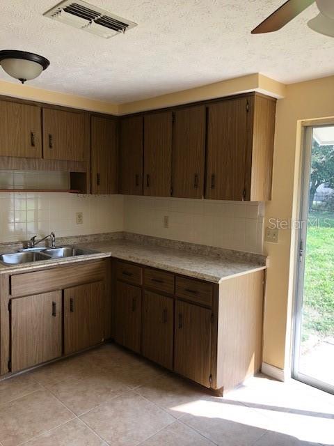 RICHEY LAKES - Residential Lease