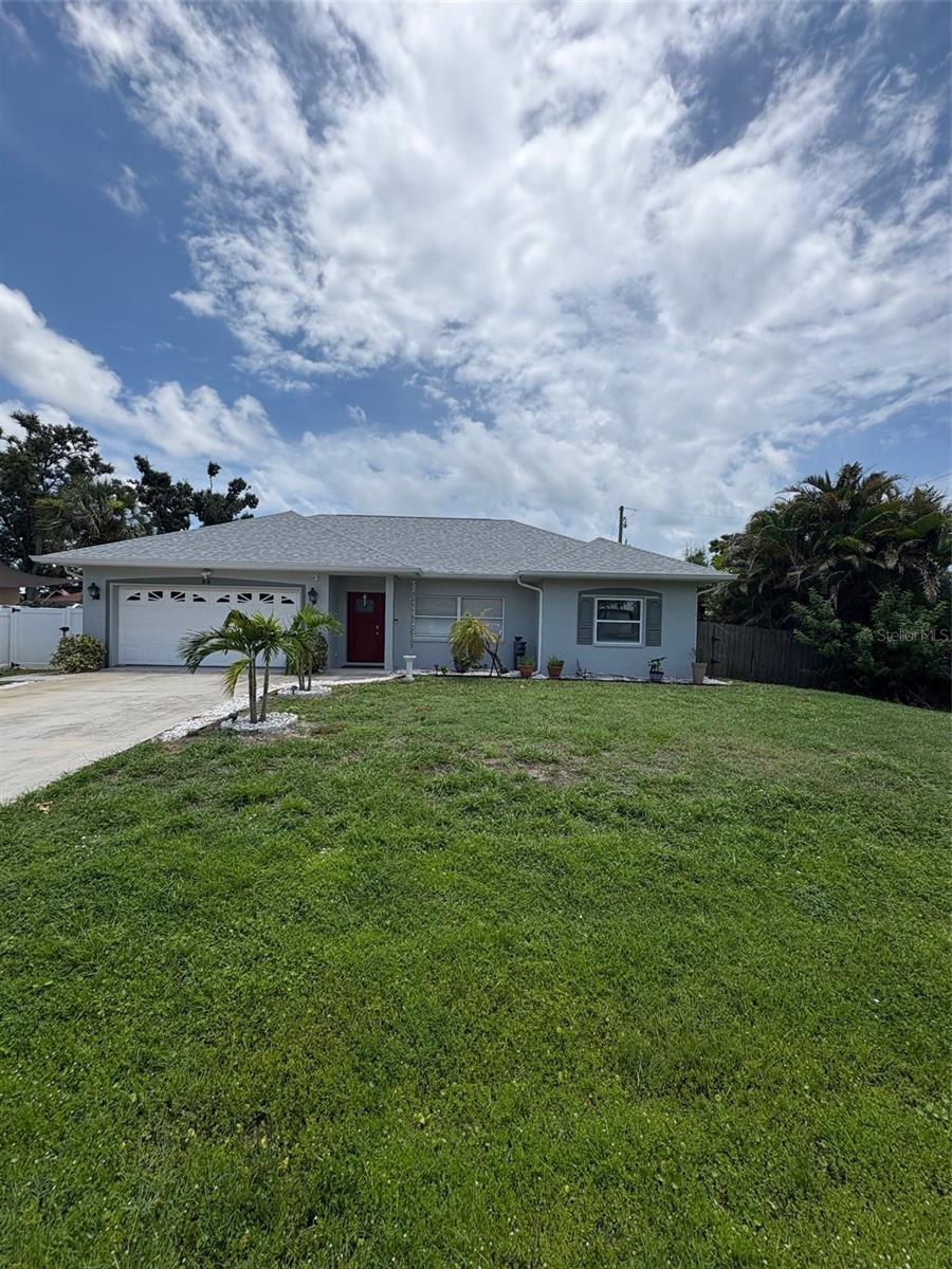 BEAUTIFUL FULLY FURNISHED HOME MINUTES FROM MANASOTA KEY BEACH !
This charming South Venice home offers the perfect blend of comfort and convenience, located just minutes from the stunning Gulf beaches, including Manasota Key. Step inside to a spacious, open layout filled with natural light and tasteful furnishings. Enjoy a private backyard, perfect for relaxing, entertaining, or letting pets roam freely. Whether you're looking for a primary residence, vacation home, or rental investment, this property offers an unbeatable location and a move-in-ready experience. Don't miss this opportunity to own a slice of paradise near the coast!!!