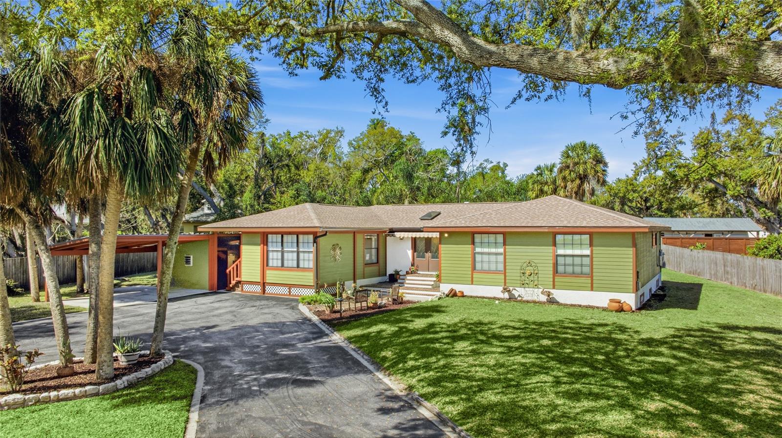 TROPICAL SHORES - Residential