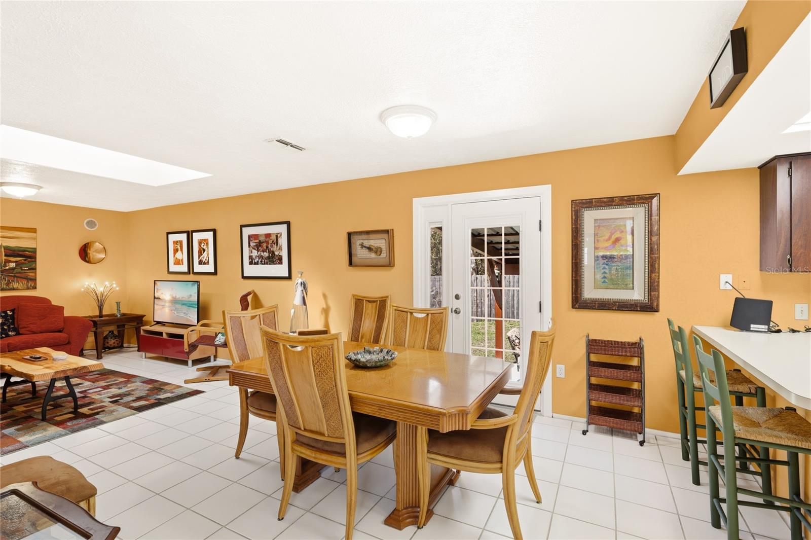 TROPICAL SHORES - Residential