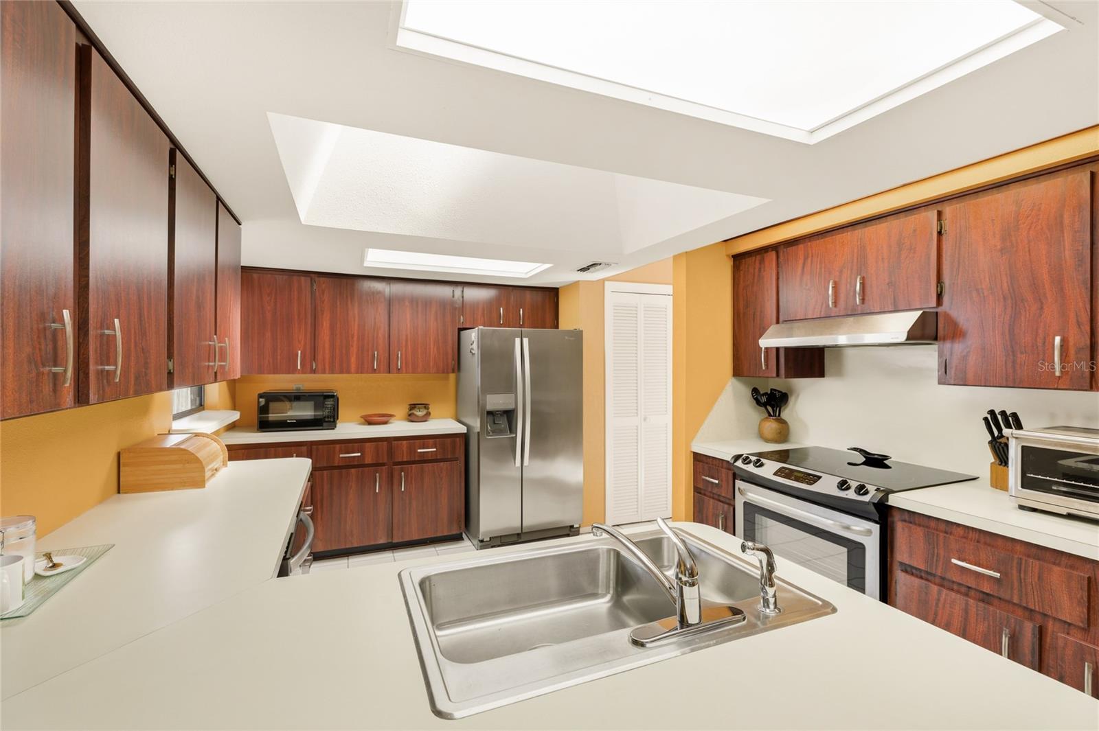 TROPICAL SHORES - Residential