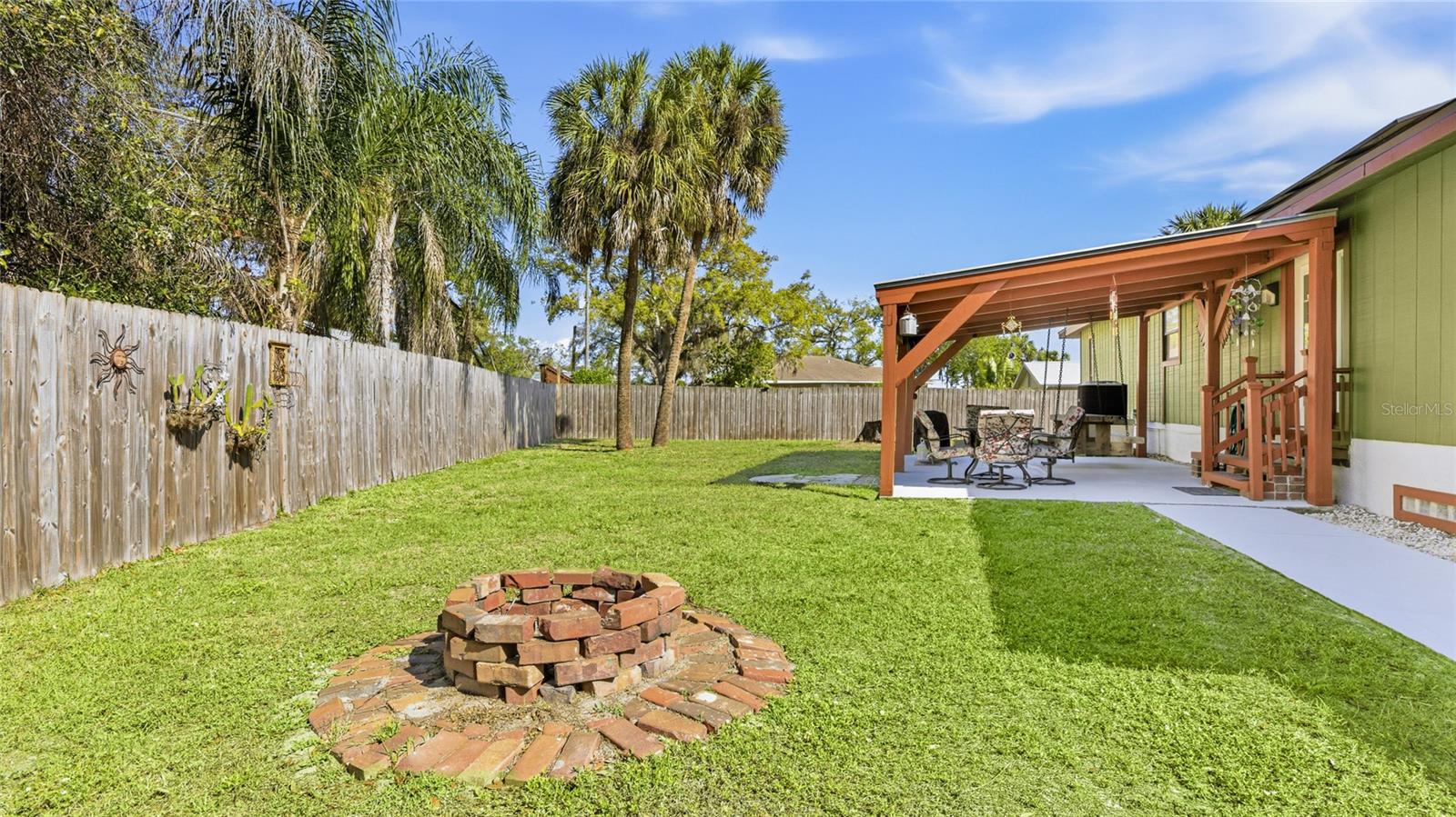 TROPICAL SHORES - Residential