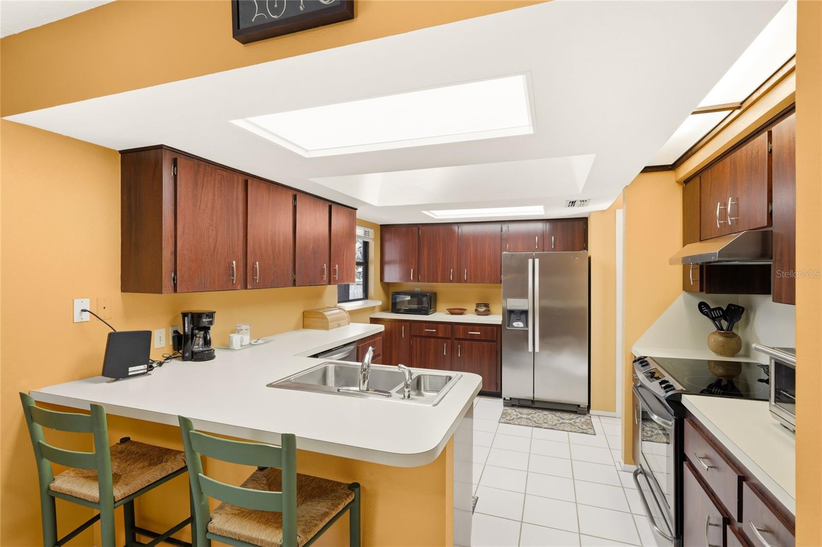 TROPICAL SHORES - Residential