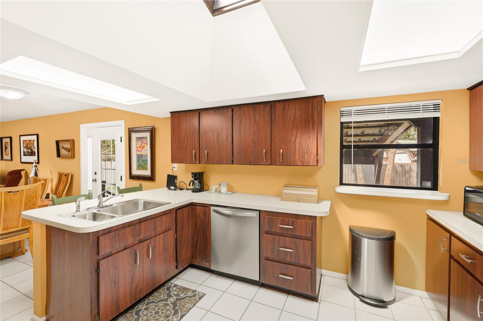 TROPICAL SHORES - Residential