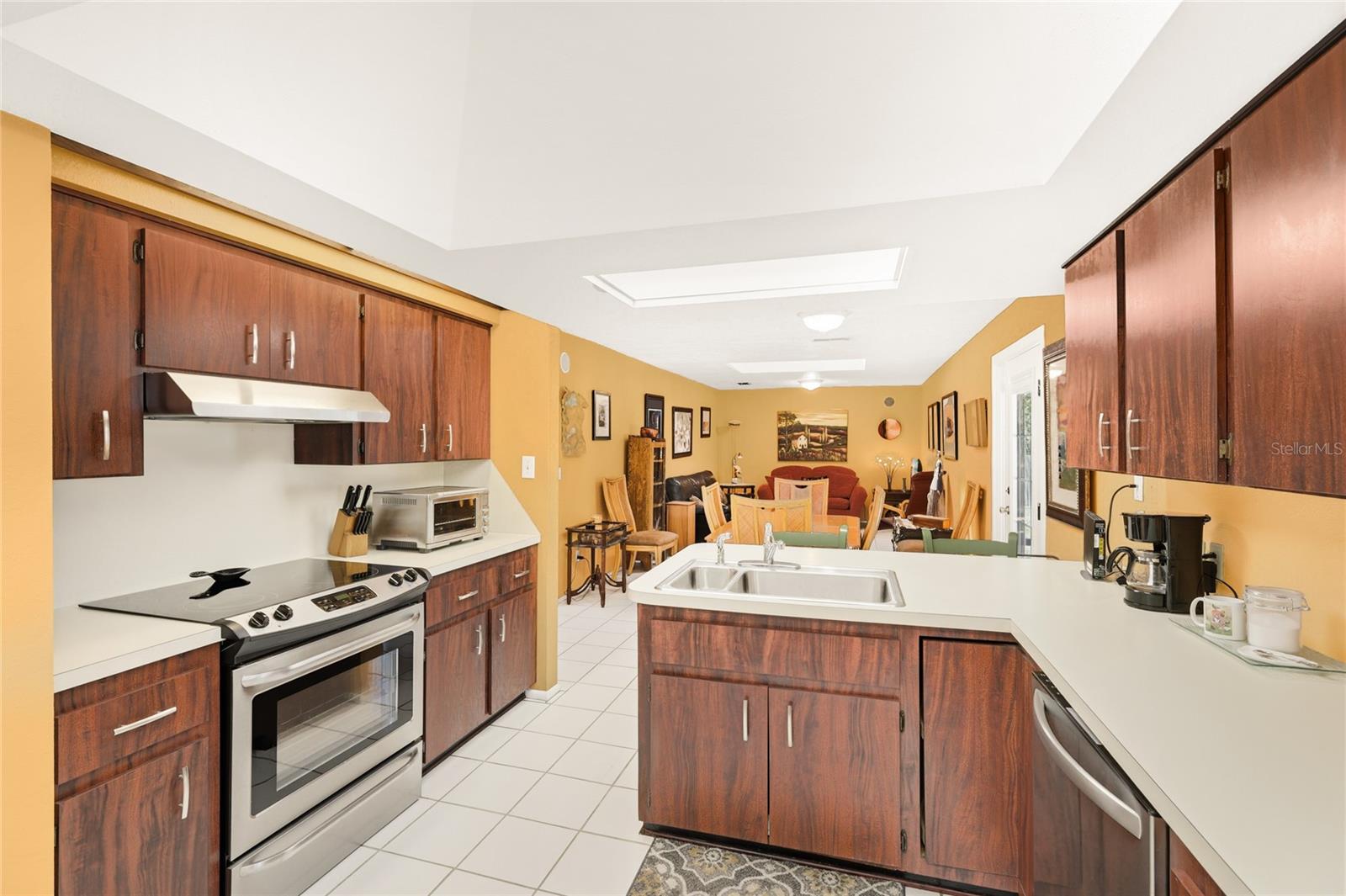 TROPICAL SHORES - Residential