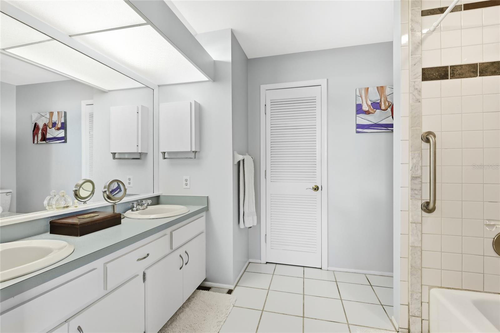 TROPICAL SHORES - Residential