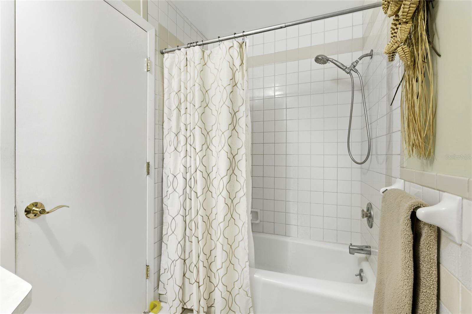 TROPICAL SHORES - Residential