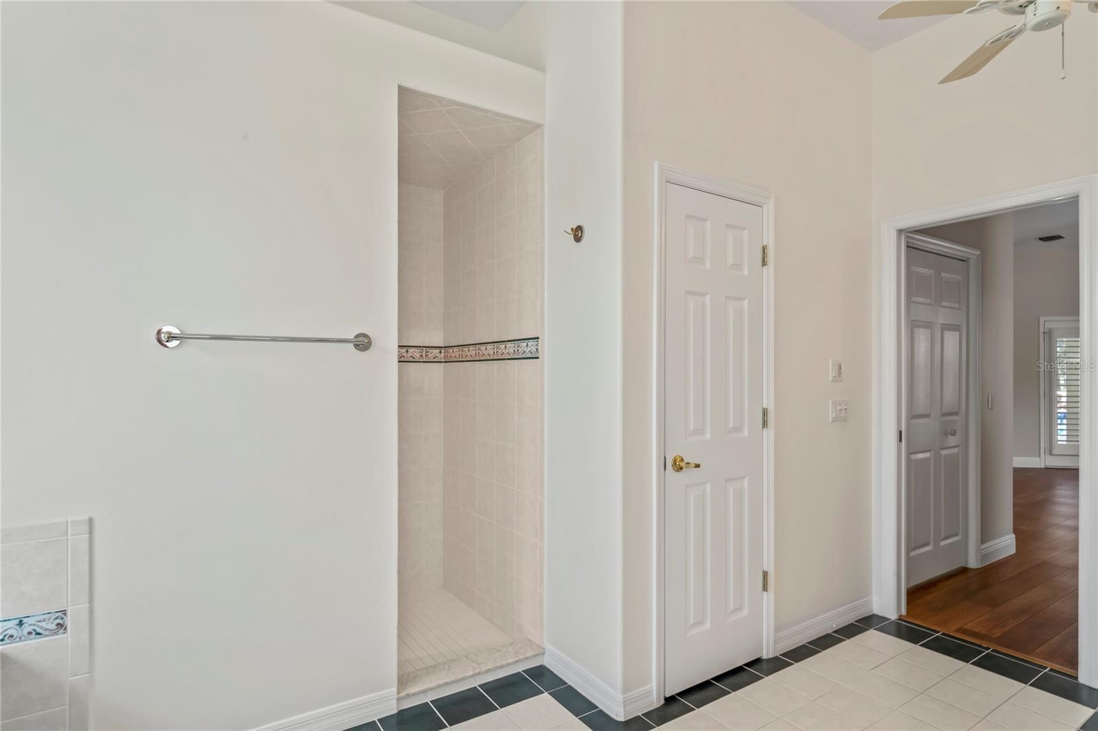 1852 GLEN LAKES PH 1 UN 4B - Residential