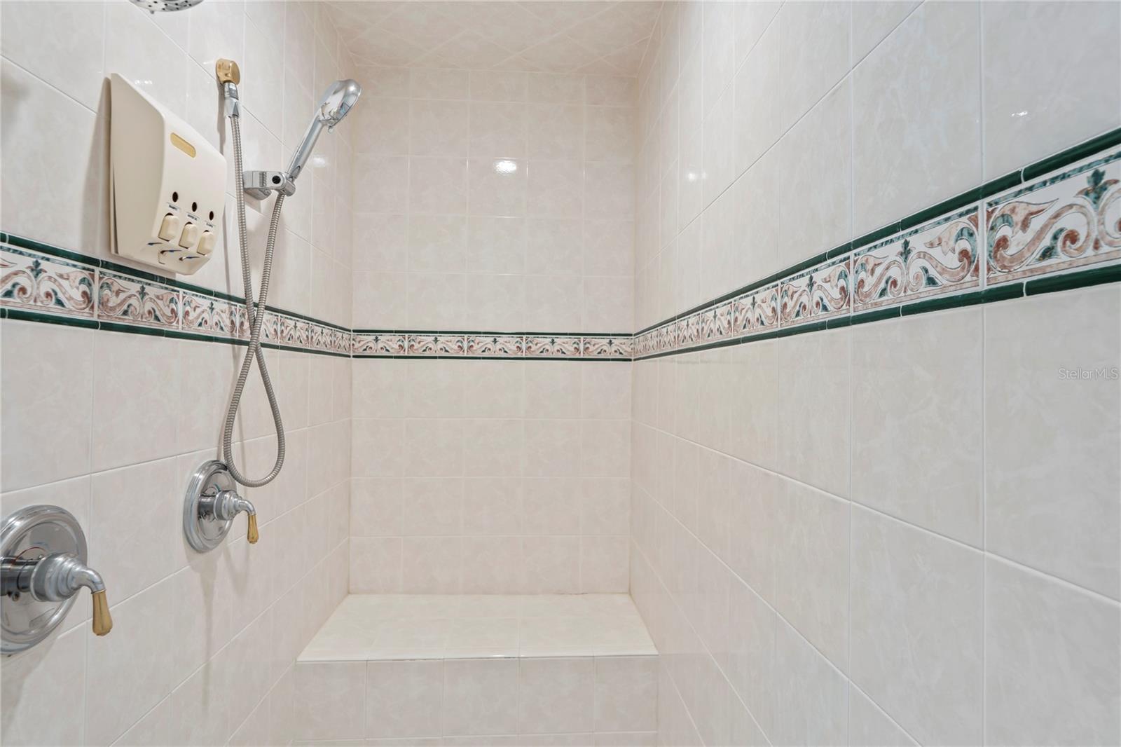 1852 GLEN LAKES PH 1 UN 4B - Residential