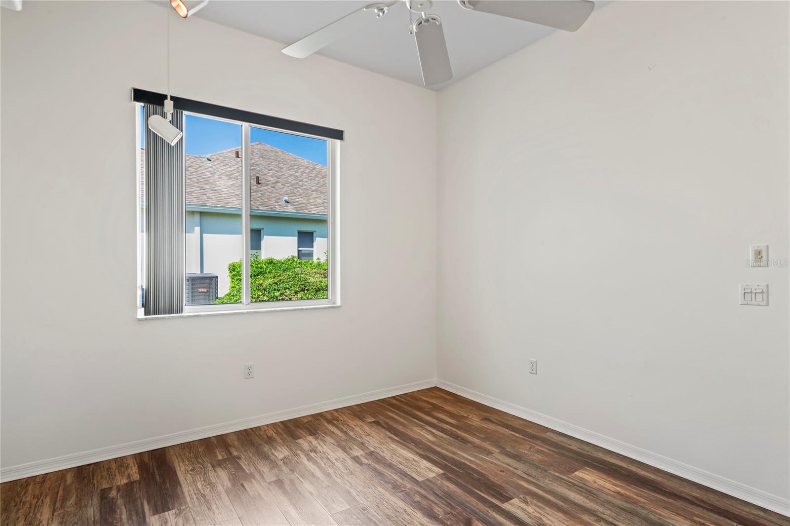 1852 GLEN LAKES PH 1 UN 4B - Residential