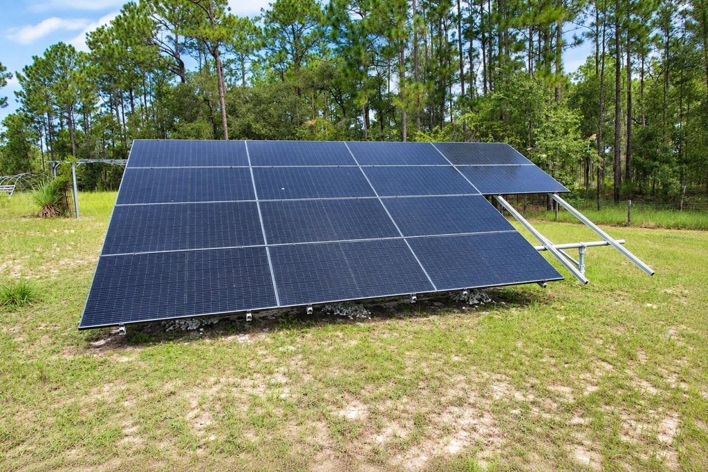 Photo of 152 Piper Drive, Hawthorne, FL 32640 (MLS # GC543633)
