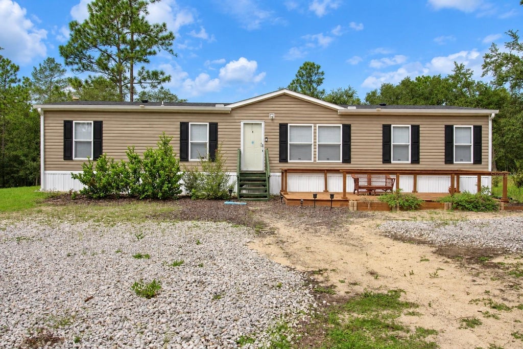 Photo of 152 Piper Drive, Hawthorne, FL 32640 (MLS # GC543633)
