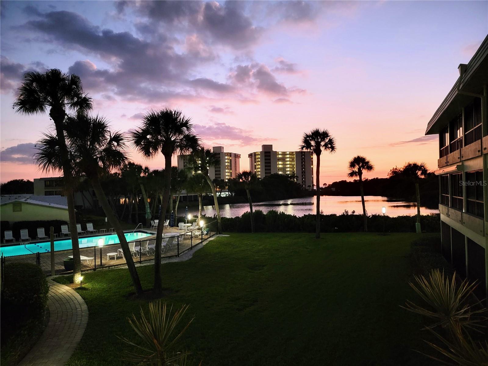 WHISPERING SANDS - Residential