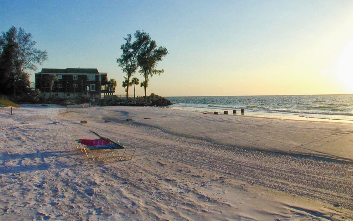 WHISPERING SANDS - Residential