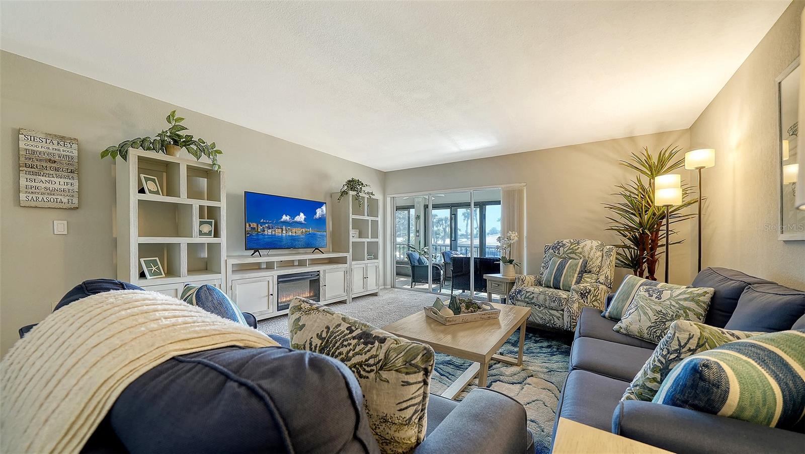 WHISPERING SANDS - Residential