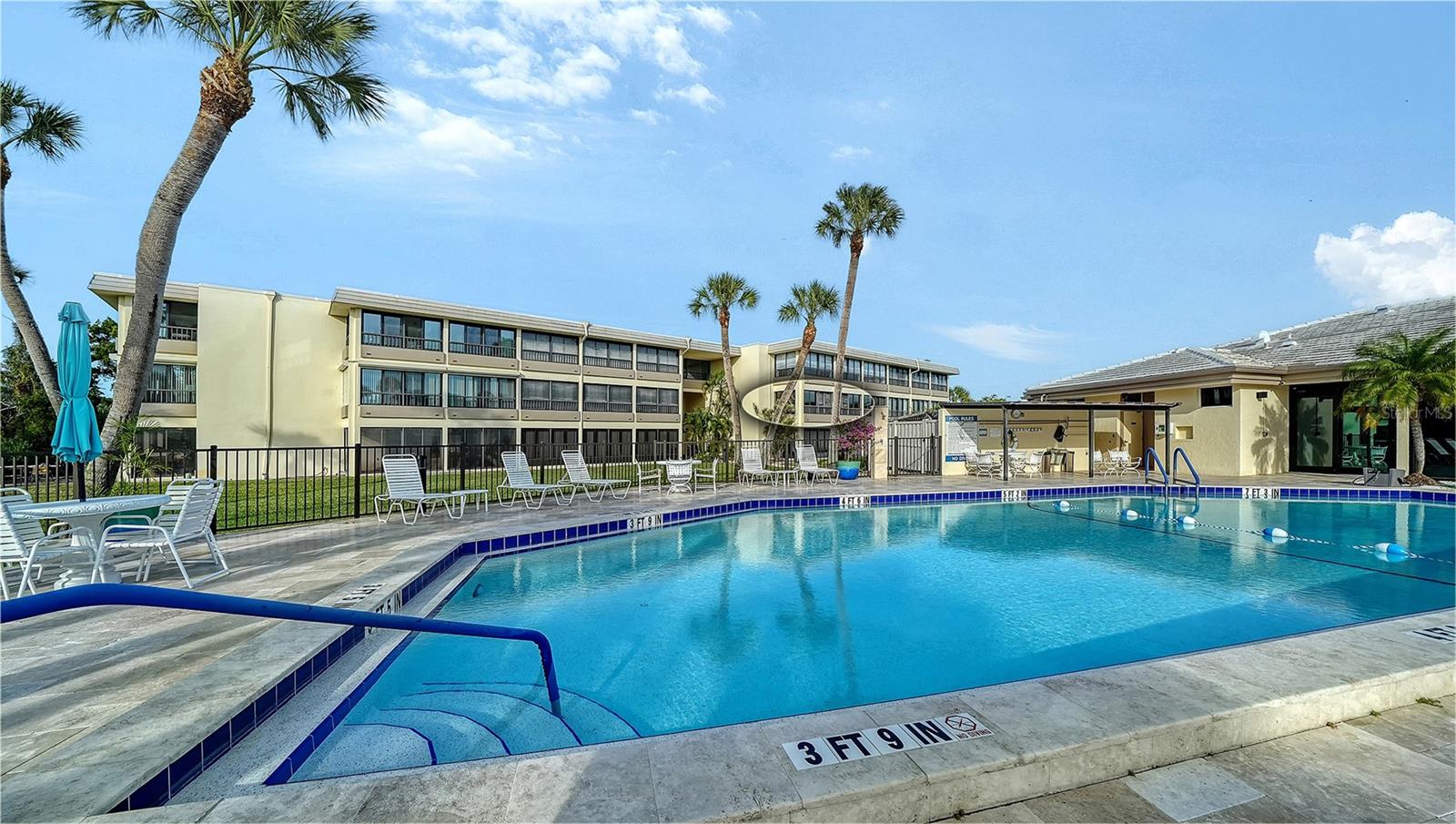 WHISPERING SANDS - Residential