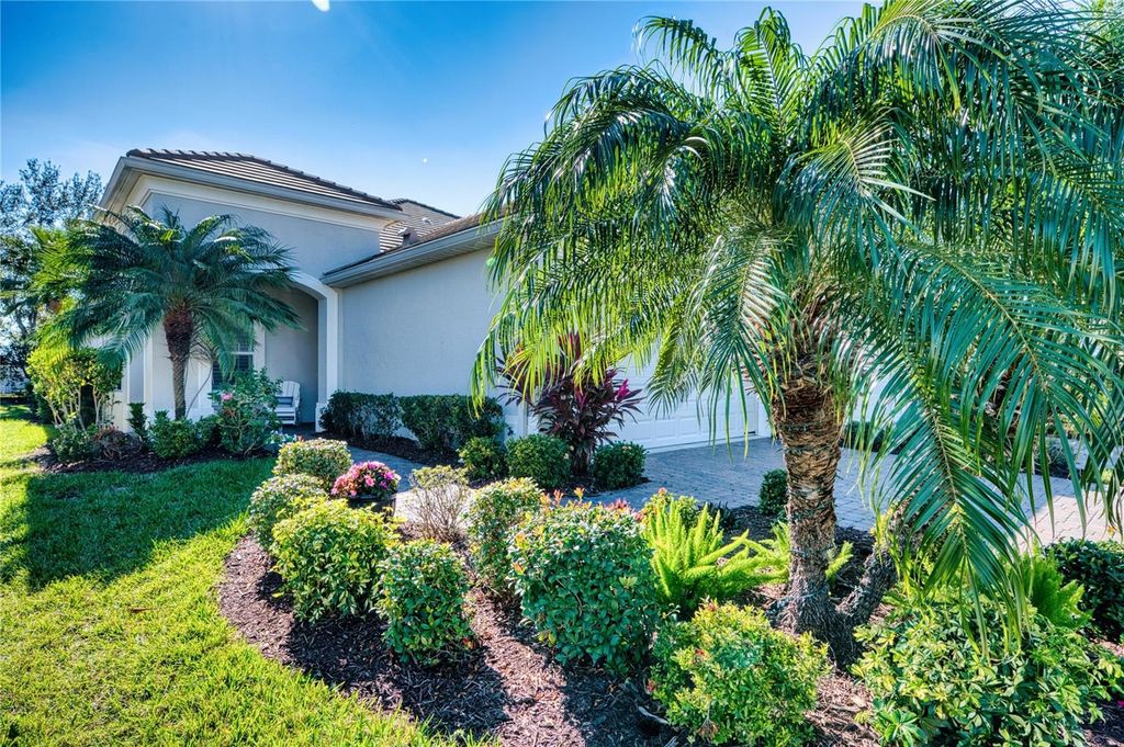 Photo of 4882 Maymont Park Circle, Bradenton, FL 34203 (MLS # O6372335)
