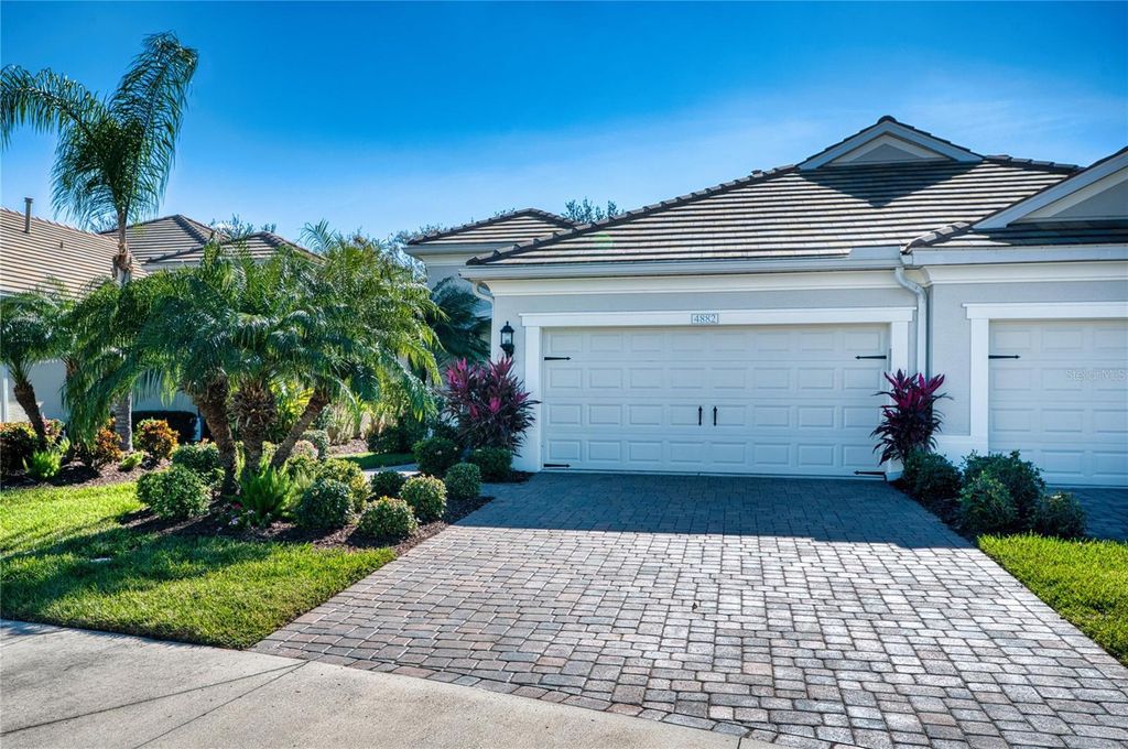Photo of 4882 Maymont Park Circle, Bradenton, FL 34203 (MLS # O6372335)